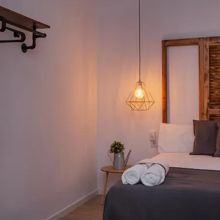 Gomez Nocleg ze śniadaniem 4*